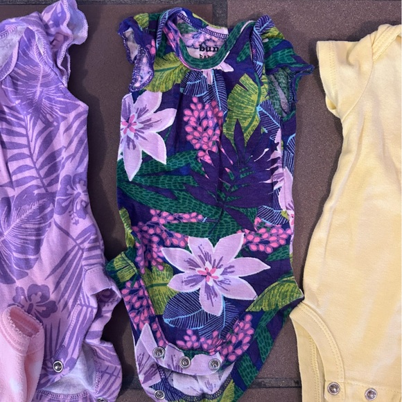 Newborn Clothing Lot - Picture 3 of 10